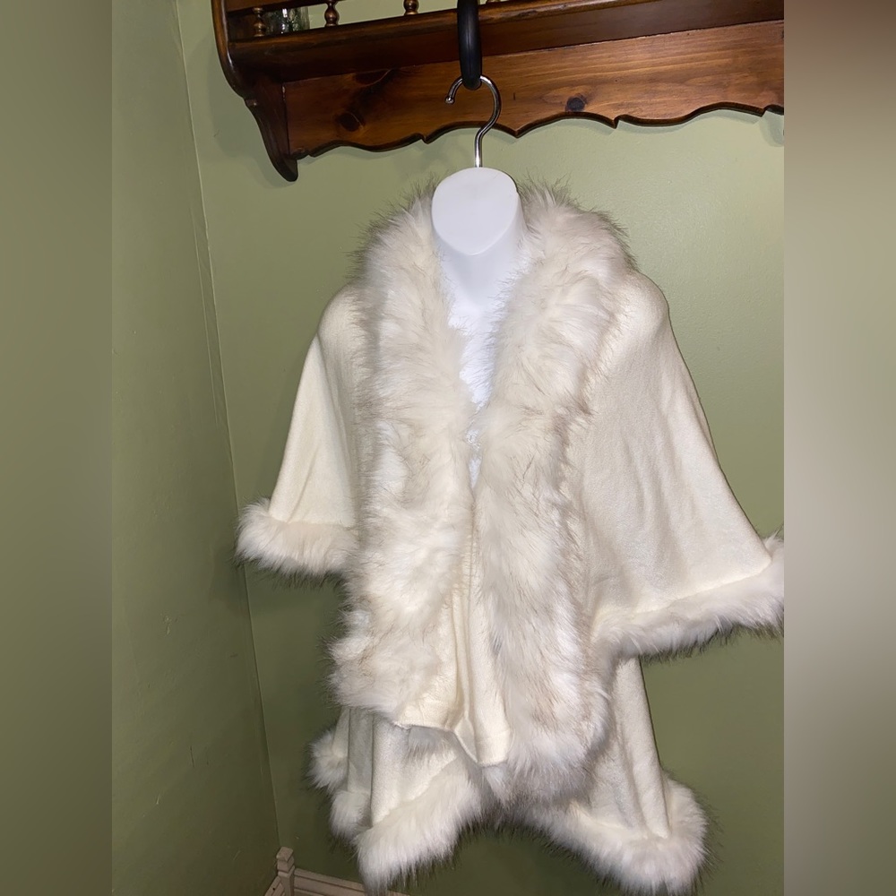 ZLYC Women’s Fine Knit Open Front Faux Fur Trim Layer white Poncho Cape Cardigan